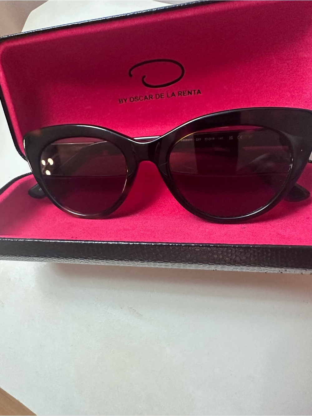 Oscar de la Renta SSC5177 Black Cat Eye Sunglasses w/ Case 52□19